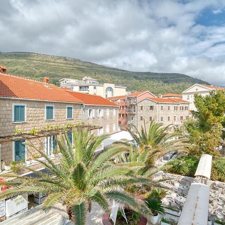 Symphony Apartments Street View Petrovac Bagian luar foto